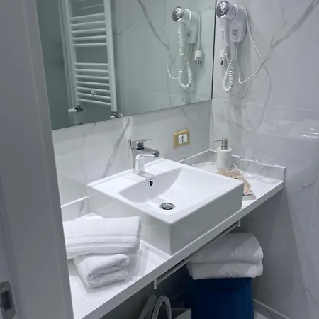 Sir Lyndon Prestige Linate Guest house